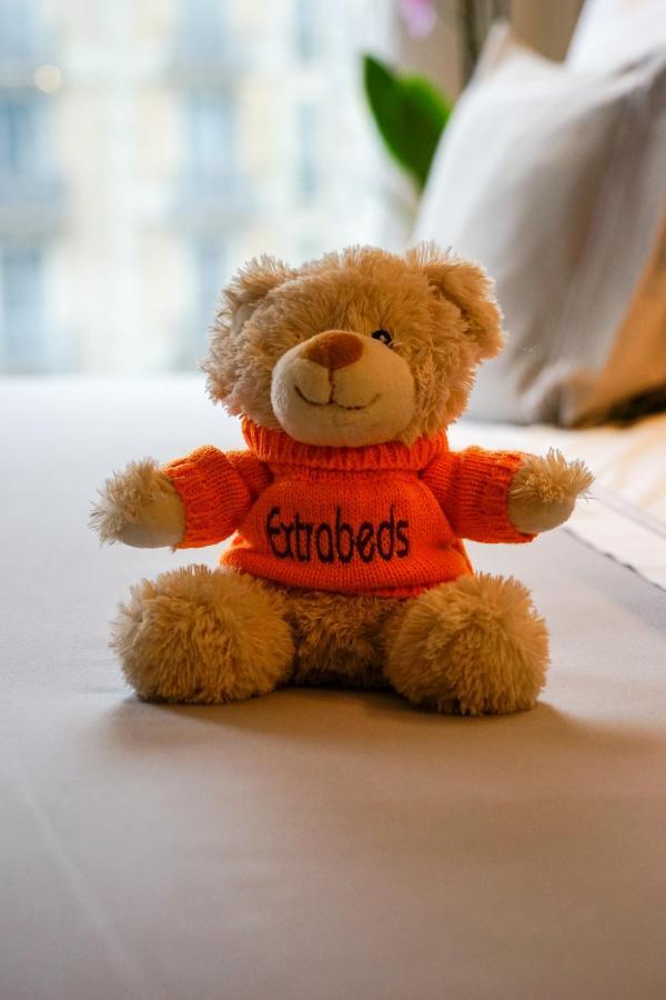 Hotel The One Barcelona Gl Esterno foto A teddy bear