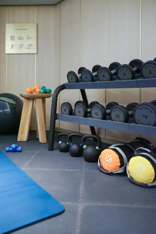 Hotel The One Barcelona Gl Esterno foto Dumbbells and kettlebells