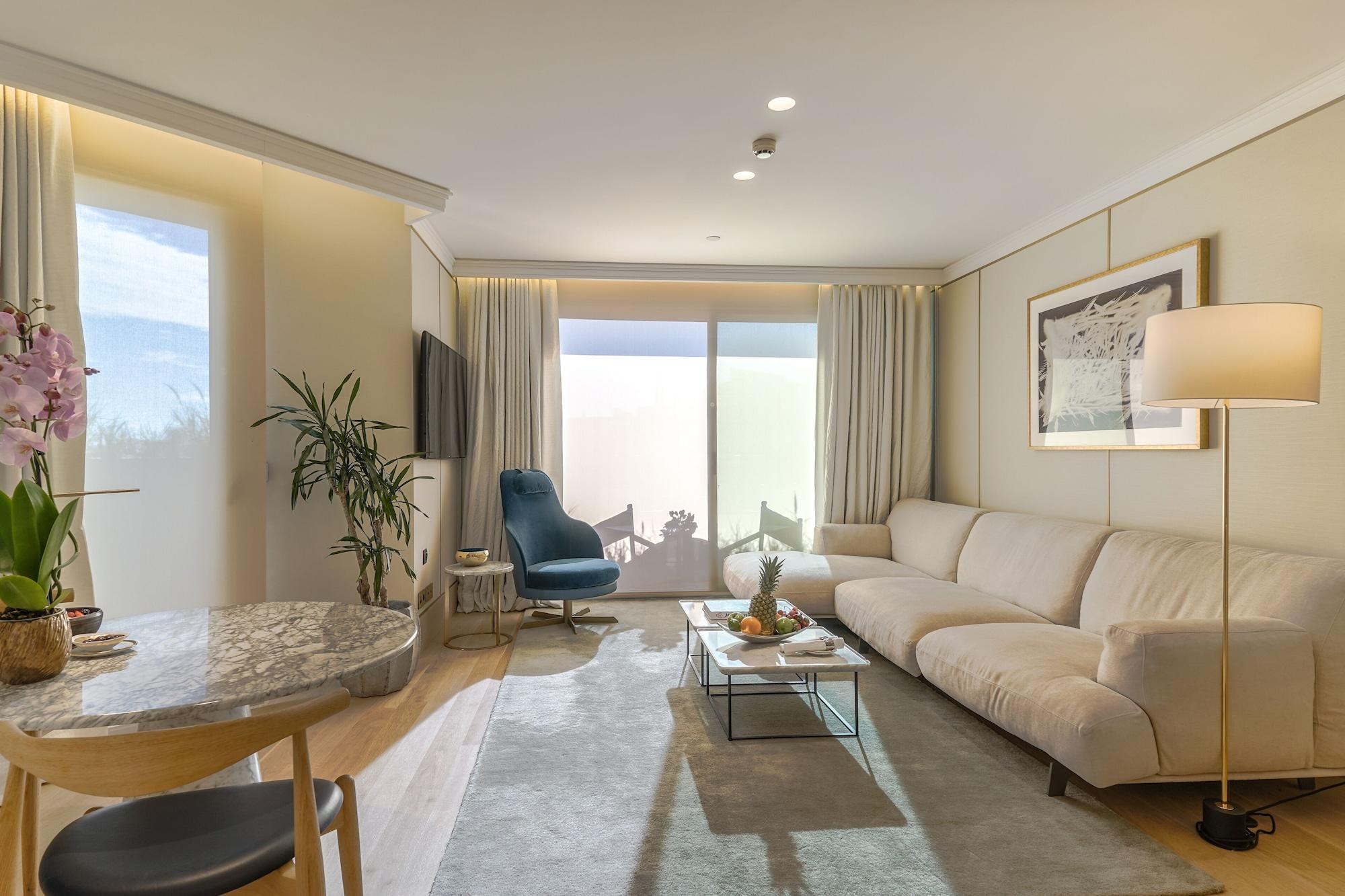 Hotel The One Barcelona Gl Esterno foto A living room in a typical apartment